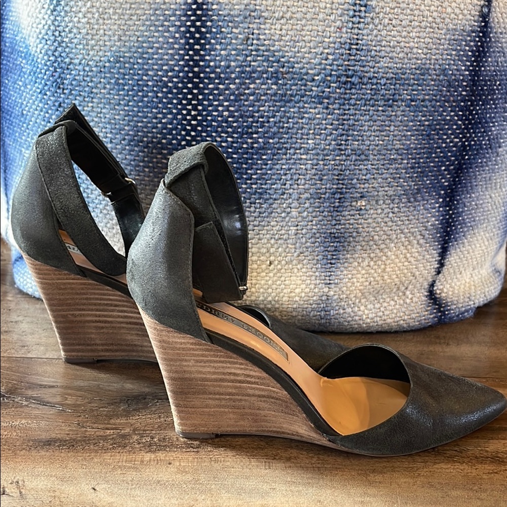🏷️EUC 3”wedge| Beautiful Distressed leather raw wood heel | Esther 8.5